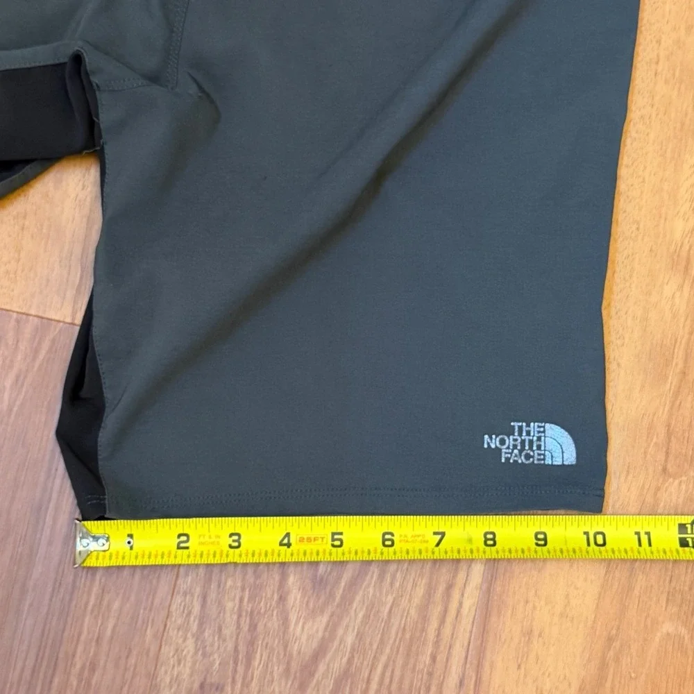 The North Face Shorts Men's Size Small